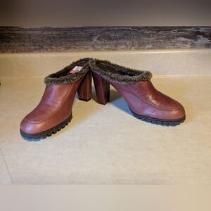 New XOXO Vintage 90s Gorgeous Leather Clog Heels Faux Fur Trim Size 8M